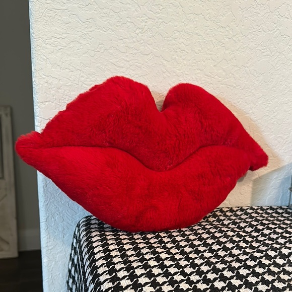 Cherry Red Lips Room Essentials Accent Pillows Vibrant Color! Soft & Plush NWT - Picture 2 of 6